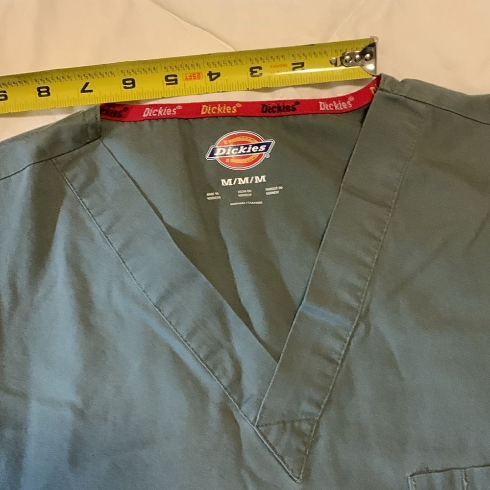 SCRUBS. Top, DICKIES, medium good condition - Picture 9 of 10